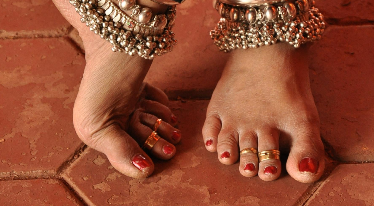 Los bichuya: anillos en los pies y su conexión con el amor en India