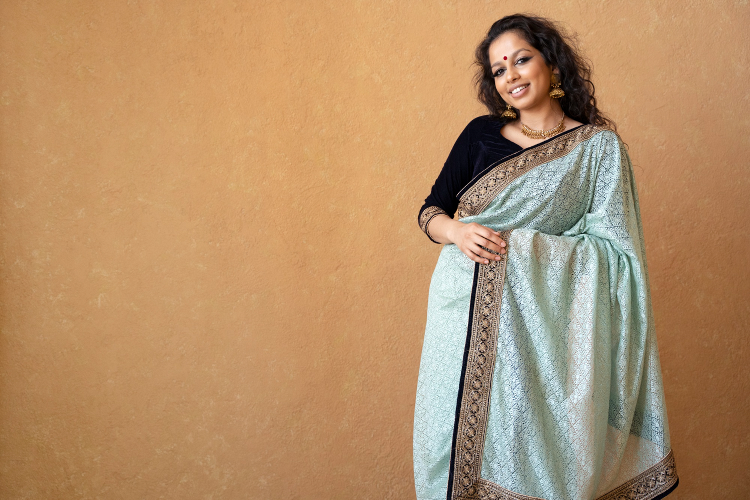 El sari, un tejido que guarda historias en India